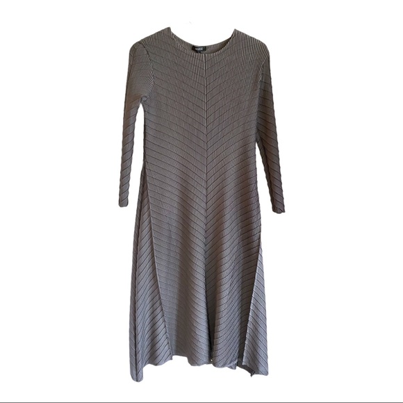Veeca Crinkle Stretch Dress NWT